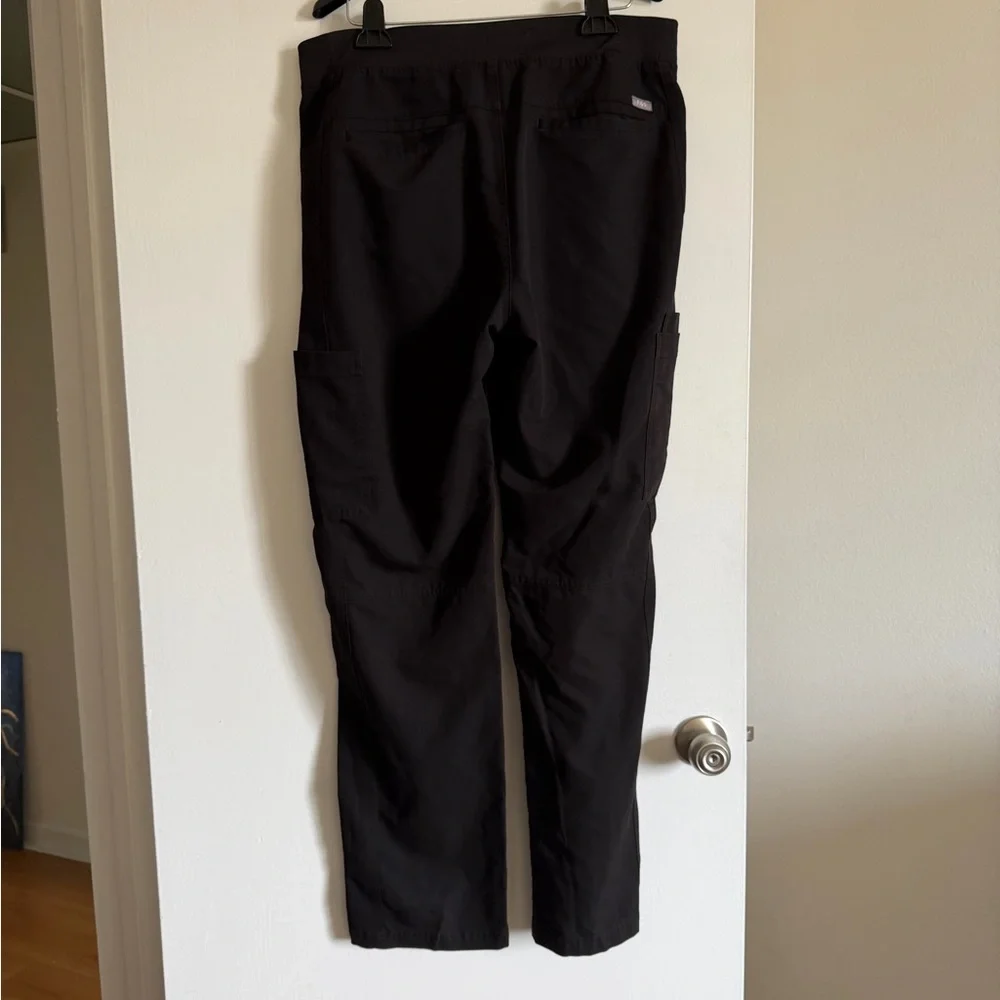 Figs Technical Collection Men’s Black Axum Cargo Scrub Pants size Large